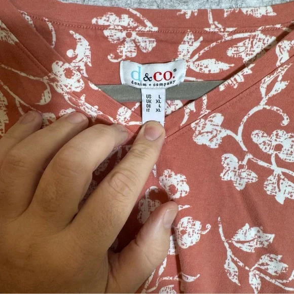 Floral Print Women's Top - Picture 3 of 7